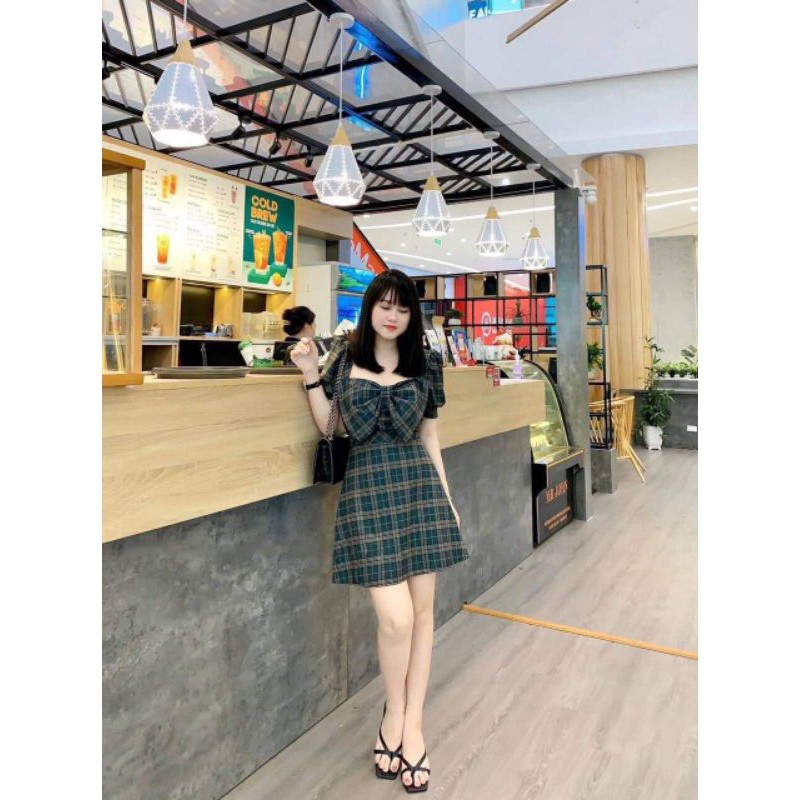 Đầm xòe caro tay ngắn, ngực áo kết nơ to cách điệu, style cute dễ thương