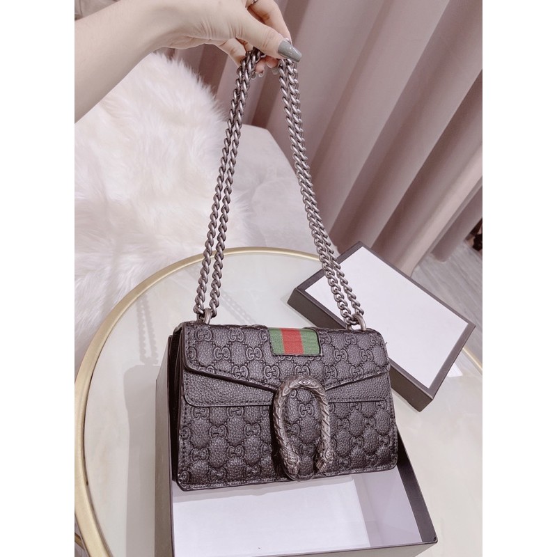 ❌Lô cuối luôn. 💋 Hàng in nhiệt đẹp. viền keo kĩ- hàng đẹp 🔗 3 ngăn rộng rãi đựng thoải mái. Xích dày 💓