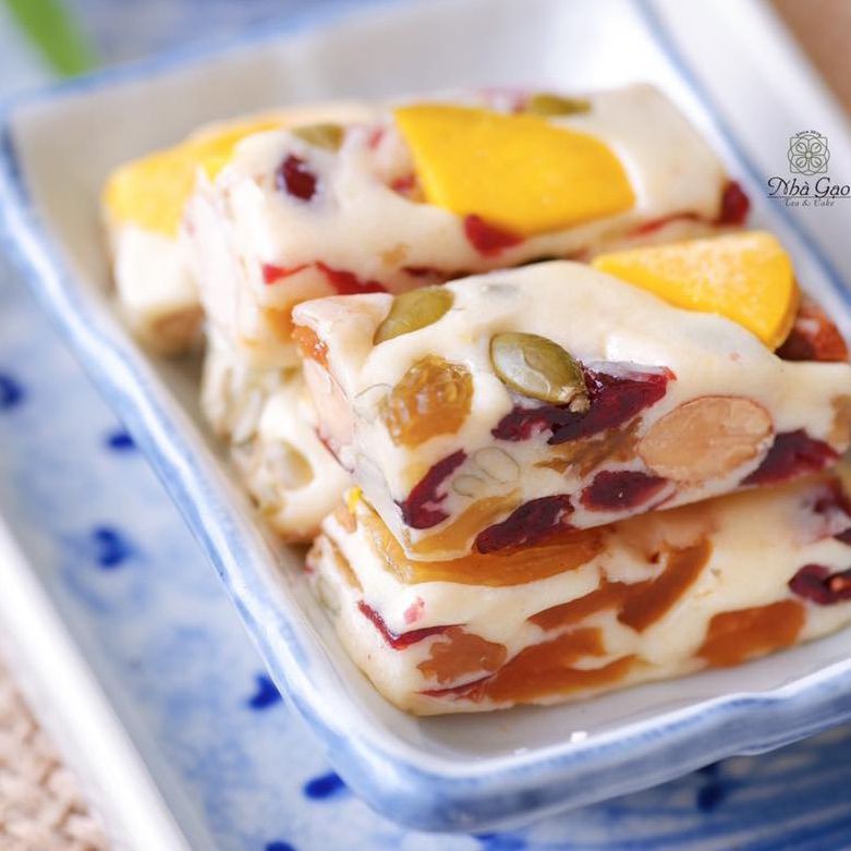 Kẹo hạnh phúc nougat truyền thống Nhà Gạo vị hoa quả hộp 300gr