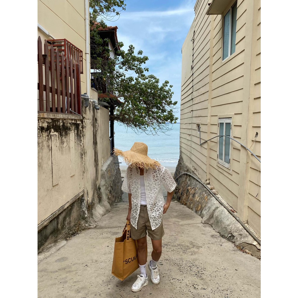 Quần Short Form Ngắn Trên Gối Màu Kem