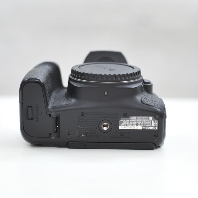 Bộ máy ảnh Canon EOS 800D kèm ống kính Canon EF-S 18-55mm STM