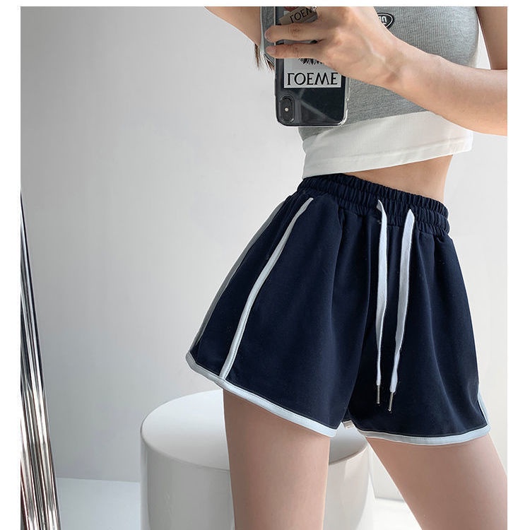 Quần Short Thể Thao Ống Rộng Kẻ Sọc Hai Bên Cho Nữ