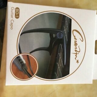 Capo kẹp đàn guitar cực đẹp và chất lượng. Thêm chưcs năng mở nút dây đàn cực chất