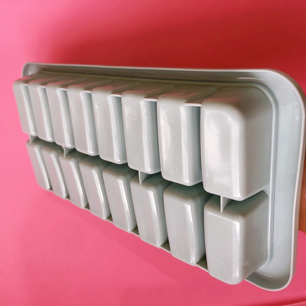 Khay Đựng Đá Tủ Lạnh Có Nắp Đậy 16 Viên Làm Thạch Hoa Quả Đa Năng Có Thể Xếp Chồng Tiện Dụng