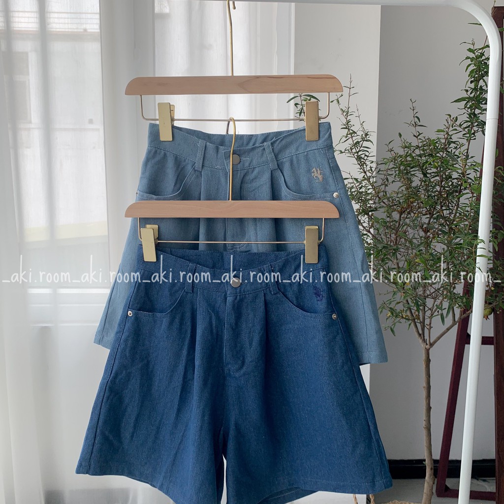 Quần shorts jean thêu ngựa cạp phẳng