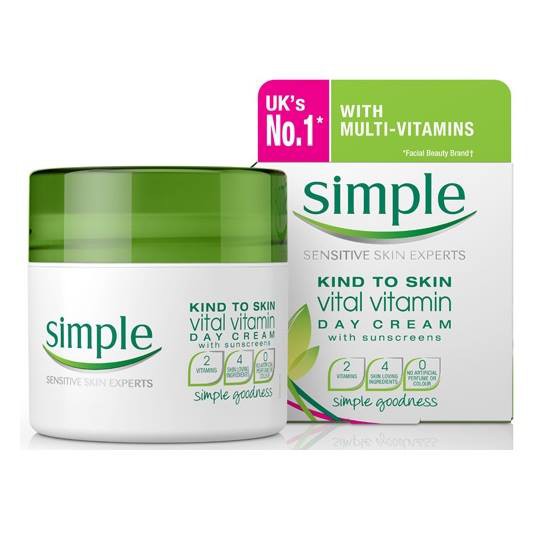 Kem dưỡng Simple Kind To Skin Vital Vitamin Day Cream 50ml