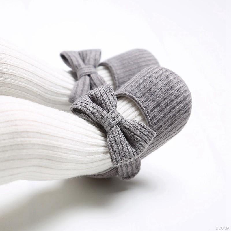 Giày thể thao chống trượt cho bé gái