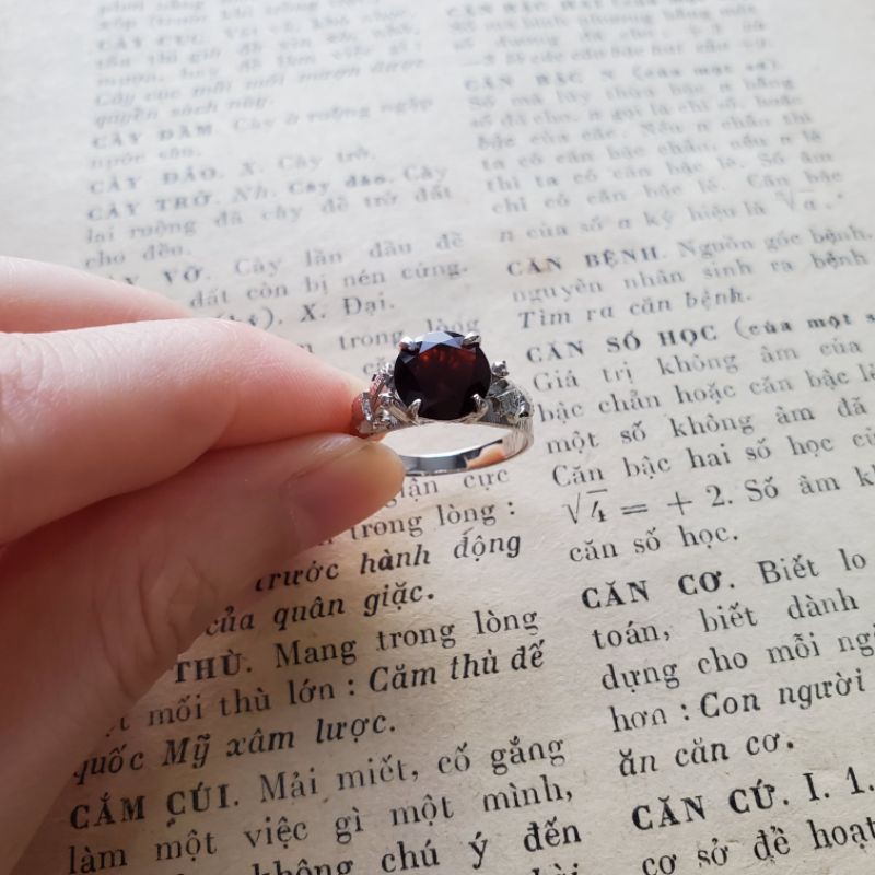 nhẫn bạc đá garnet