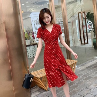 Váy chấm bi đỏ cổ V
