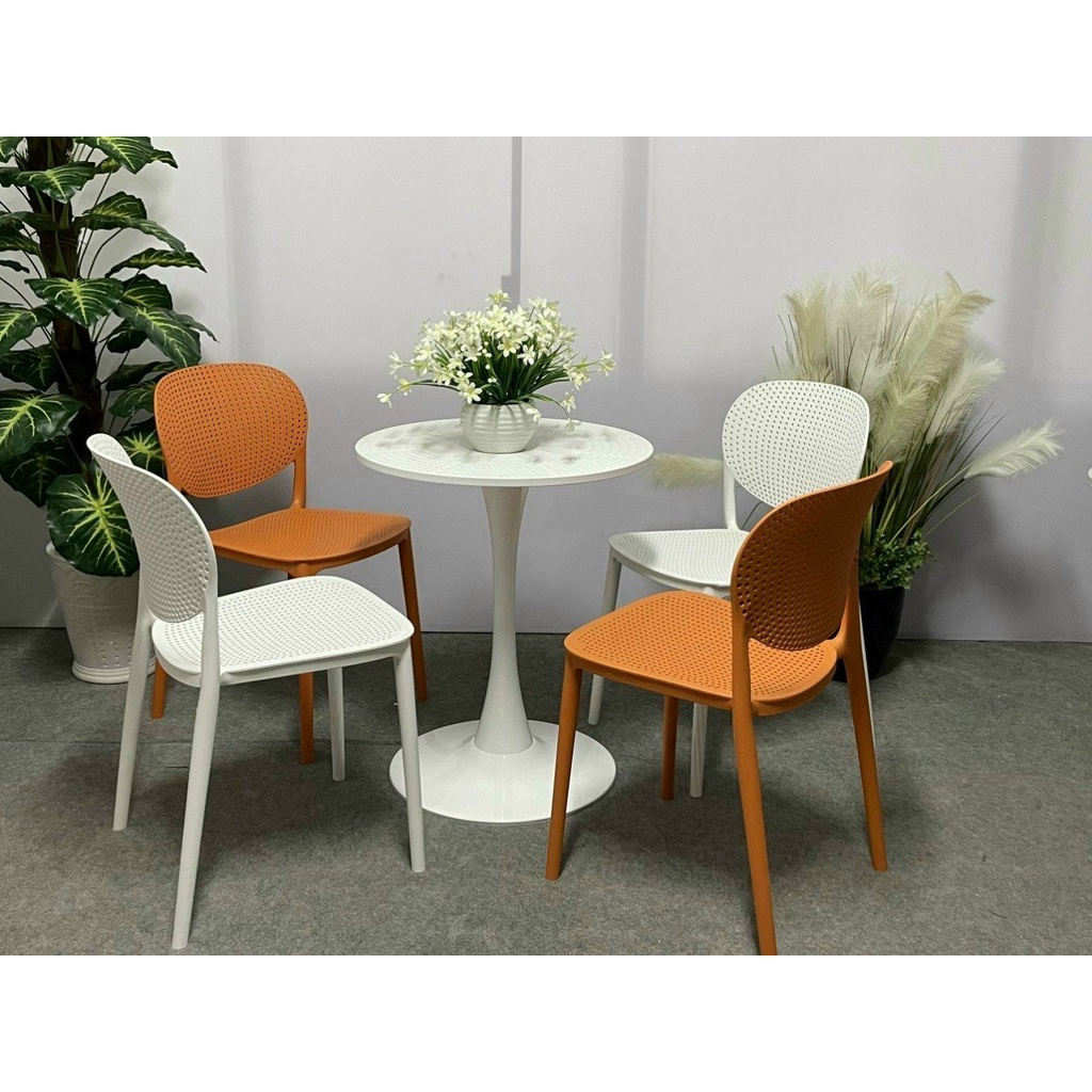 Bàn Cafe Eames Chân Trụ Mâm Tròn Tulip Mặt Bàn Nhựa Thủng Lỗ Nhiều màu Havaco 01