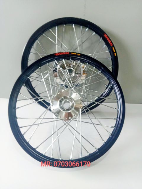 CẶP BÁNH CĂM EXCITER135 NIỀN NHÔM BAN ZAI THÁI ĐÙM CĂM MẠ CROM LOẠI 1