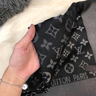 Khăn Choàng Vuông Lv nhũ