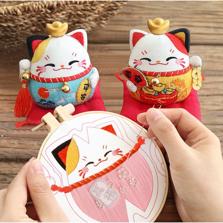 [ CÓ SẴN ] DIY / BỘ KIT THÊU MÈO MANEKI NEKO DỄ THƯƠNG