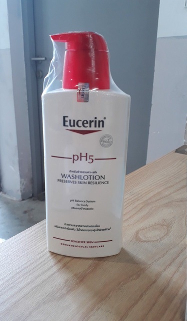 Sữa tắm cho da nhạy cảm Eucerin pH5 Washlotion 400ml