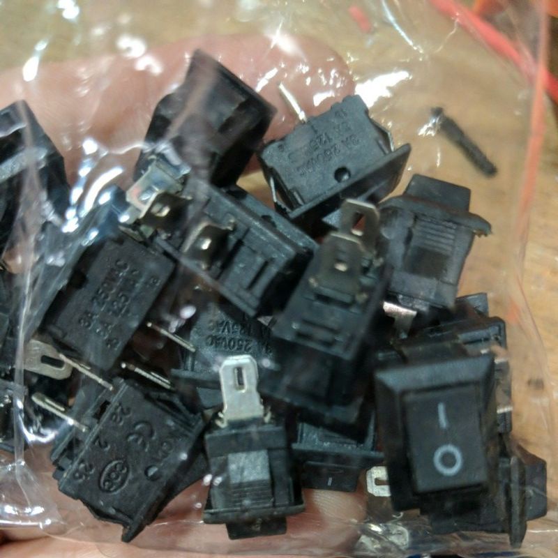 Công tắc bập bênh đen nhỏ KCD1 6A