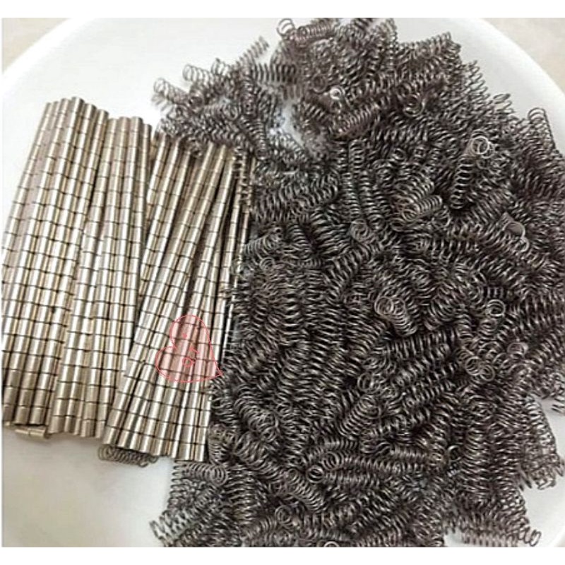 Lò xo và nam châm giữ mực (dùng cho quản bút)