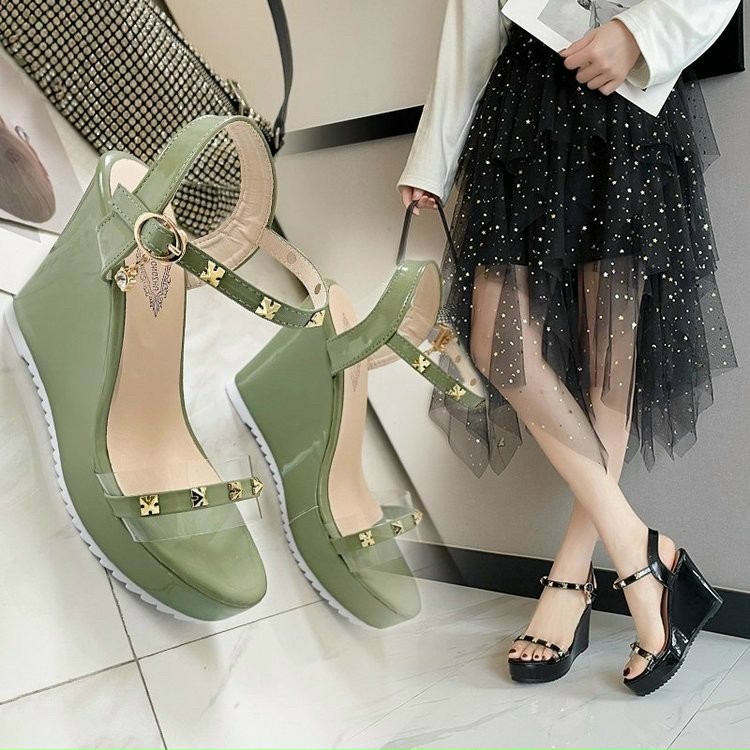 Sandal nữ đế xuồng