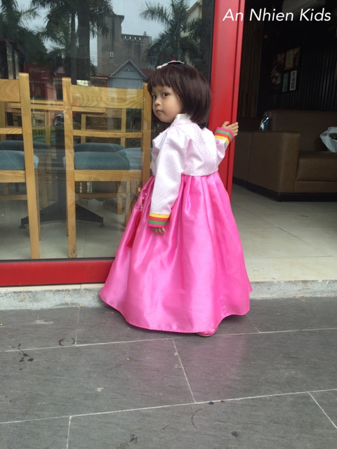 Hanbok bé gái