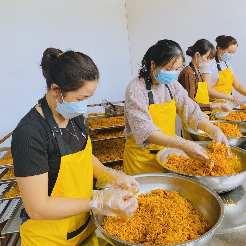 Khô Gà Lá Chanh Nhà Làm Gia Vị Tỏi, Ớt, Lá Chanh _ Cay Và Không Cay Hộp 250gr,  Ăn Là Mê | BigBuy360 - bigbuy360.vn