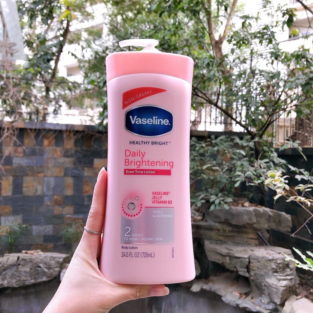 Sữa dưỡng thể trắng da Vaseline Daily Brightening 725ml