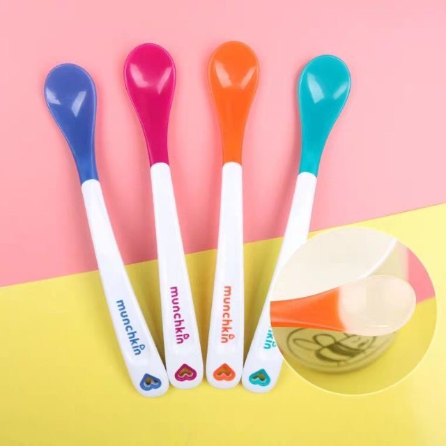 Thìa báo nóng kichi , thìa ăn dặm cho bé có hộp đựng tiện lợi không lo thức ăn nóng làm bỏng khoang miệng, lưỡi bé.