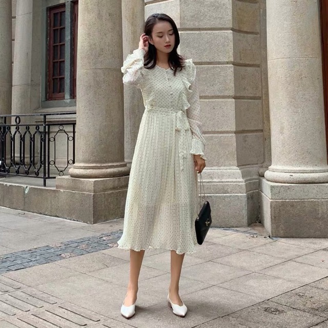 Váy voan trắng cúc ngực