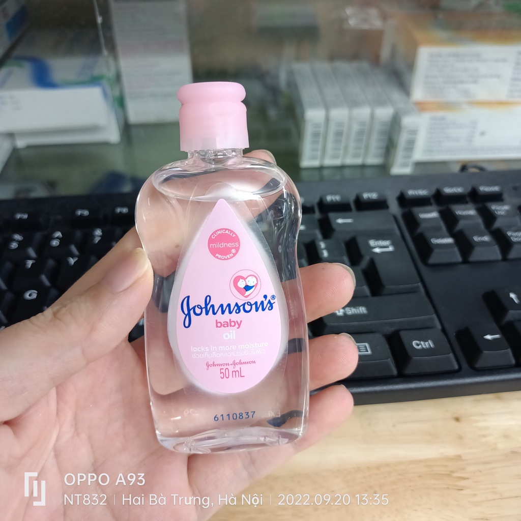 Dầu massage và dưỡng ẩm Gohnsons baby oil chai 200ml
