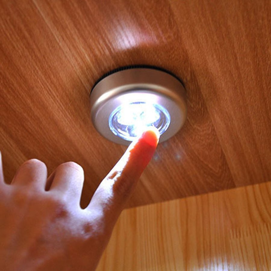 Đèn LED 3 bóng gắn tường chiếu sáng chạy bằng pin