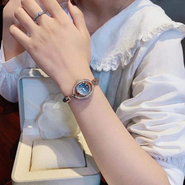 ĐỒNG HỒ NỮ DAVENA DẠNG LẮC DÂY RÚT SIZE 31MM