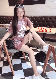 Áo phông dáng rộng chùm mông