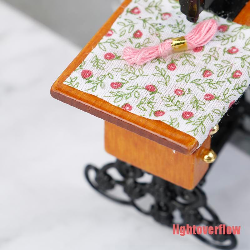Máy may mini tỉ lệ 1: 12 trang trí nhà búp bê độc đáo