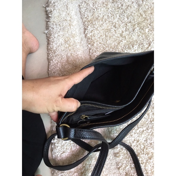 Túi si da y hình phom đeo chéo