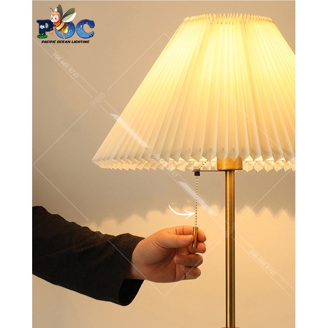 Đèn Cây Trang Trí Phòng Ngủ Thân Gỗ Đế Hợp Kim Mạ Vàng Đèn Đứng Phòng Khách Chao Xếp Ly Quý Phái Sang Trọng POC MB8090