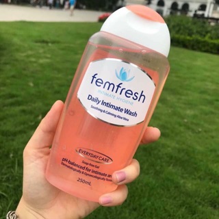 Dung dịch vệ sinh phụ nữ Femfresh