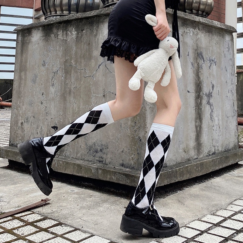 Vớ dài qua gối họa tiết sọc caro trắng đen đính đá phong cách Lolita cho nữ