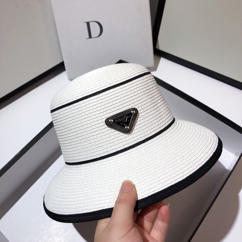 Mũ cói ( nón cói) đen trắng basic gắn tag kim loại sang trọng