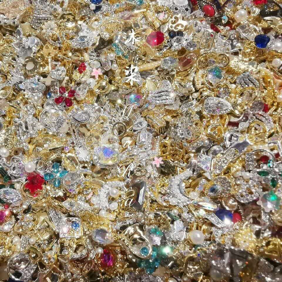 Phụ kiện đính móng trang trí nghệ thuật nhiều mẫu mã đa dạng