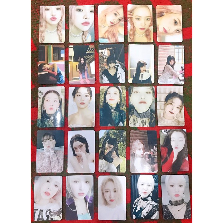 Bộ card giống card album The ReVe Festival: Finale của nhóm Red Velvet