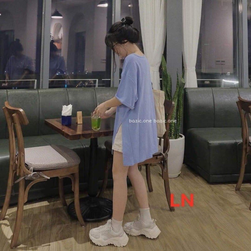 Áo phông thụng xẻ tà