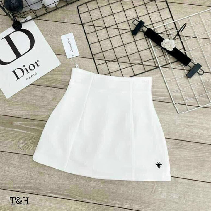 Chân váy thêu ong chữ A có lót trong khóa sau tôn dáng Ladya Store M160