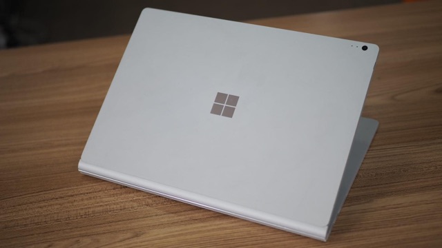 Microsoft Surface Book 1 siêu phẩm hàng doanh nhân giá bình dân đến tay người tiêu dùng