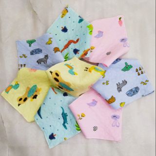 Khăn yếm tam giác cho bé