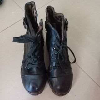 Giày đẹp gửi bạn