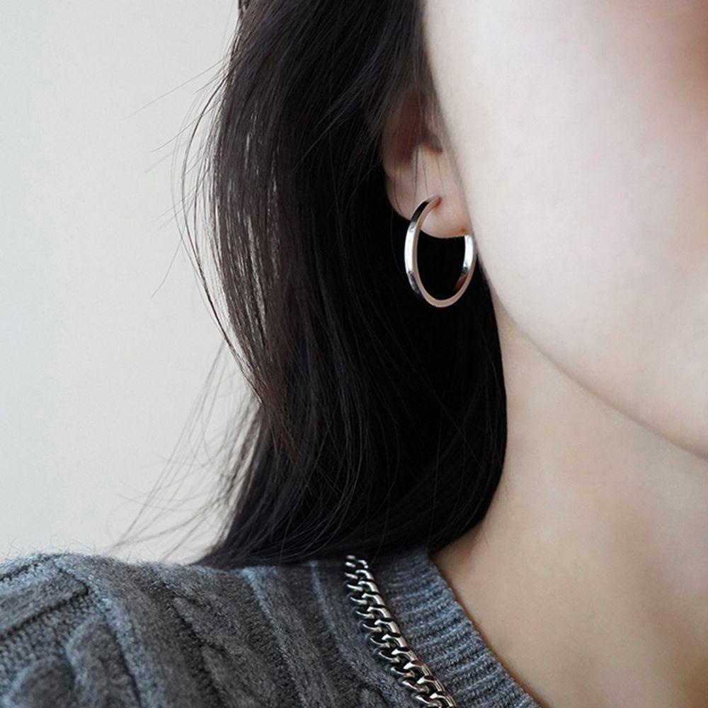 Bông Tai Dạng Vòng Bằng Kim Loại Bóng Đơn Giản Phong Cách Hàn Quốc Cho Nữ