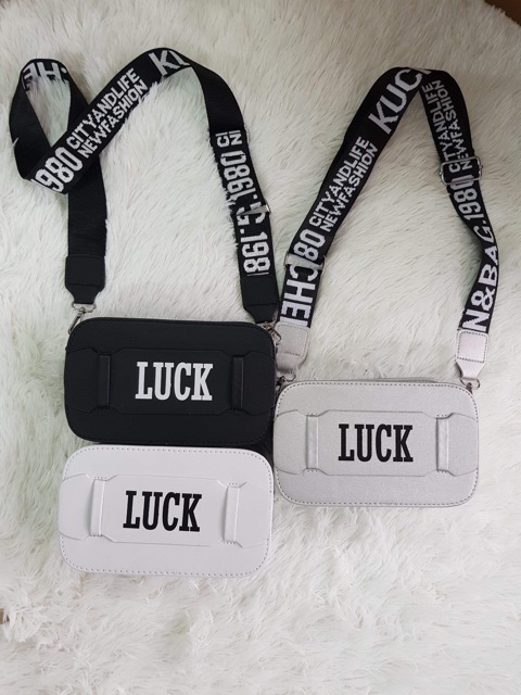 Túi đeo chéo luck