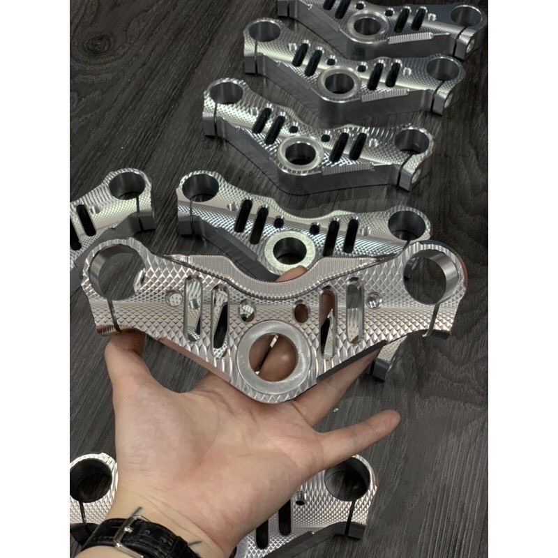 Chảng ba CNC Satria Raider Fi