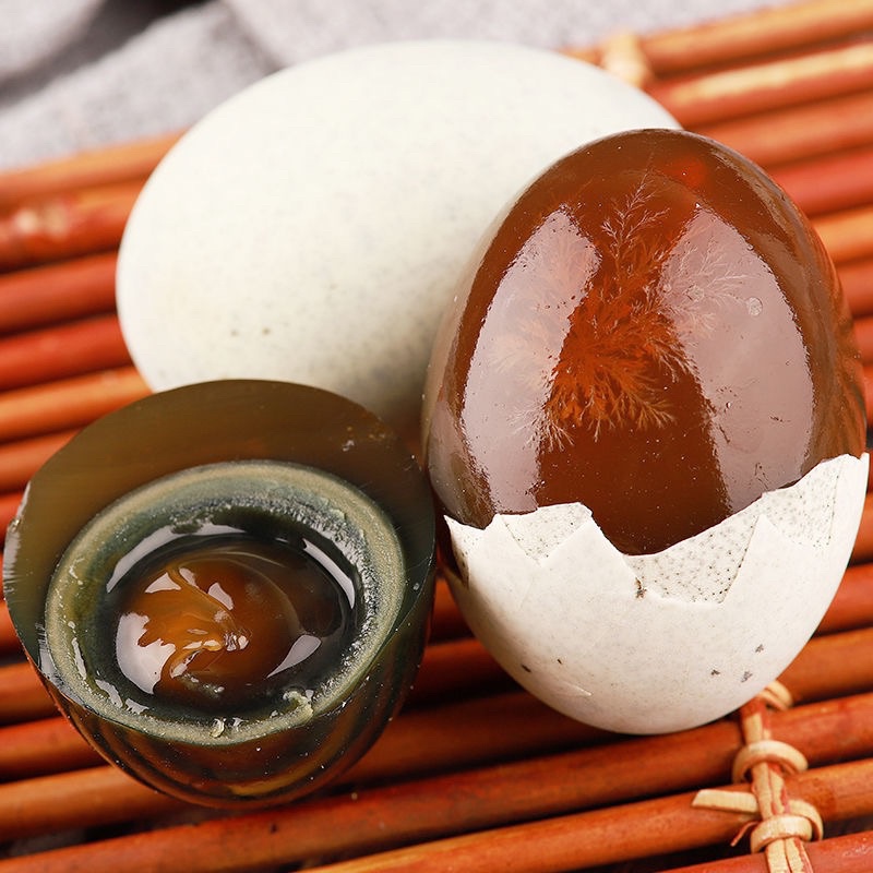 trứng Bắc thảo vàng và đen