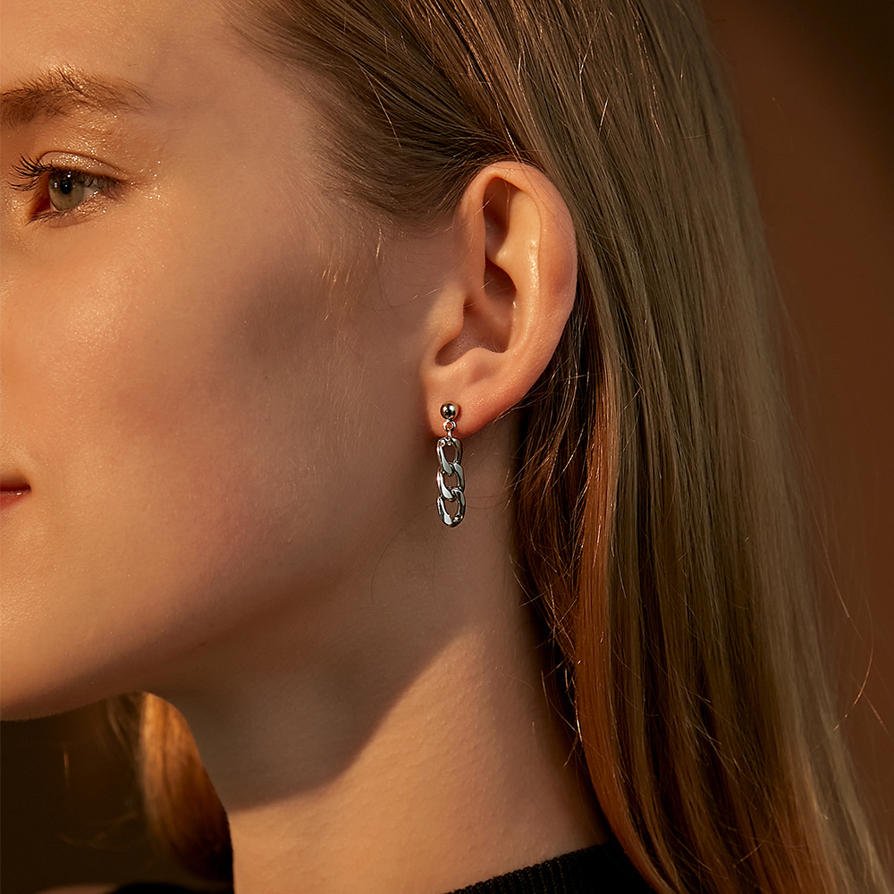 Khuyên Tai Nữ Trang Kiểu Dáng Độc Đáo