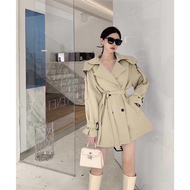Áo khoác trench coat dáng chùm mông, cổ 2 ve, tay và eo thắt đai, vai phối giả choàng (có ảnh thật)