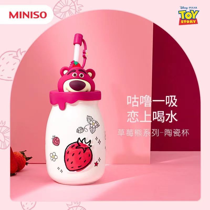 Cốc Uống Cà Phê MINISO Bằng Sứ Có Nắp Đậy Và Ống Hút Hình Gấu Dâu Tây Dễ Thương